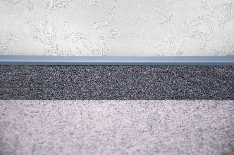 Плинтус для ковролина "Korner" Listwa графит (2500*13,8*50 мм) — купить в Твери