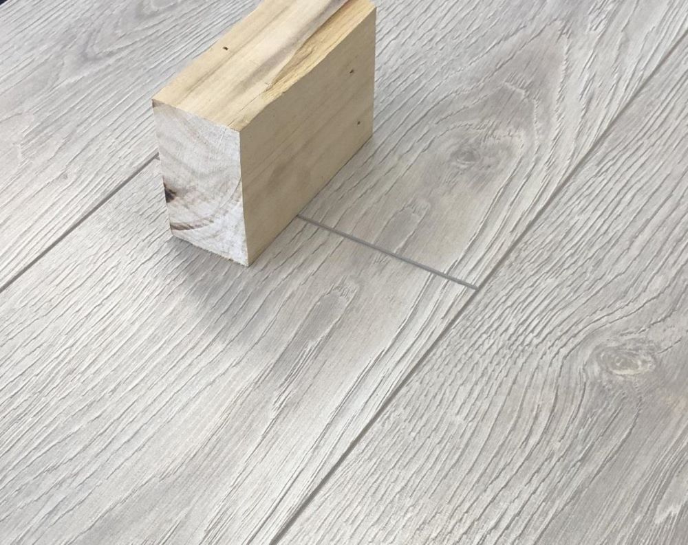 Ламинат "SunFloor" 8/32 4V Дуб Лайн 37 (1380*193*8 мм) — купить в Твери